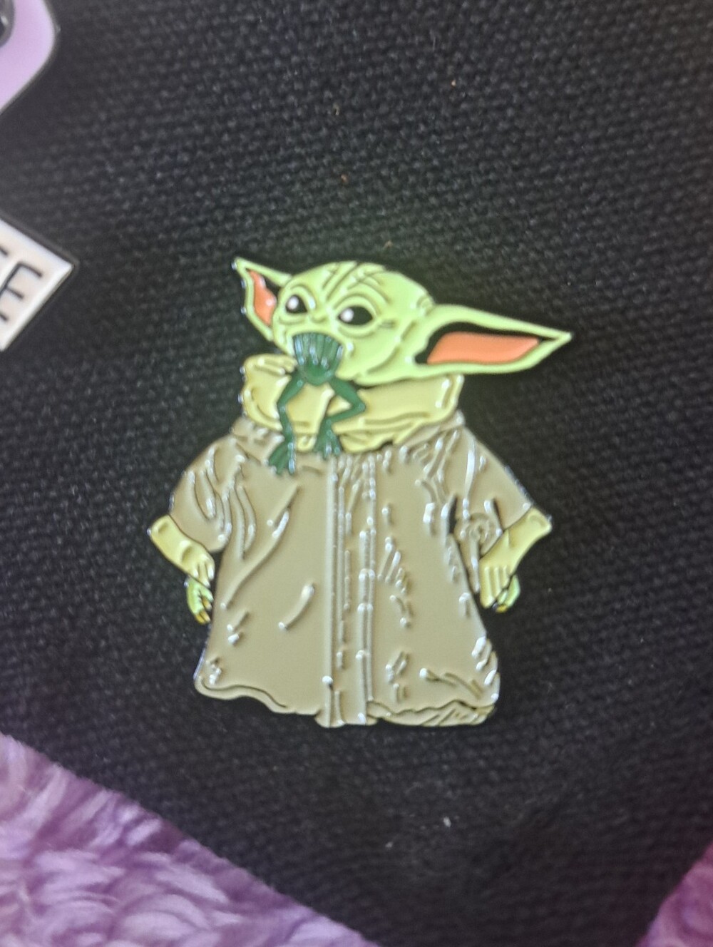 Grogoo Mandalorian Enamel Pin - Alien